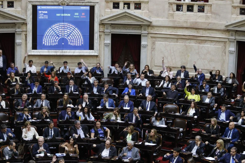 Escándalo: se suspendió la sesión por incidentes entre Diputados