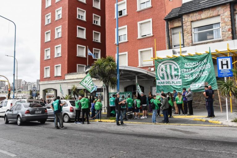 En rechazo al ajuste, los trabajadores estatales paran hoy