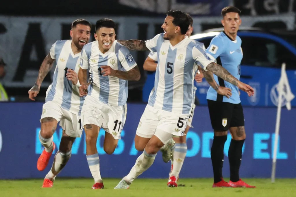 Argentina  derrotó 1-0 a Uruguay en el Centenario