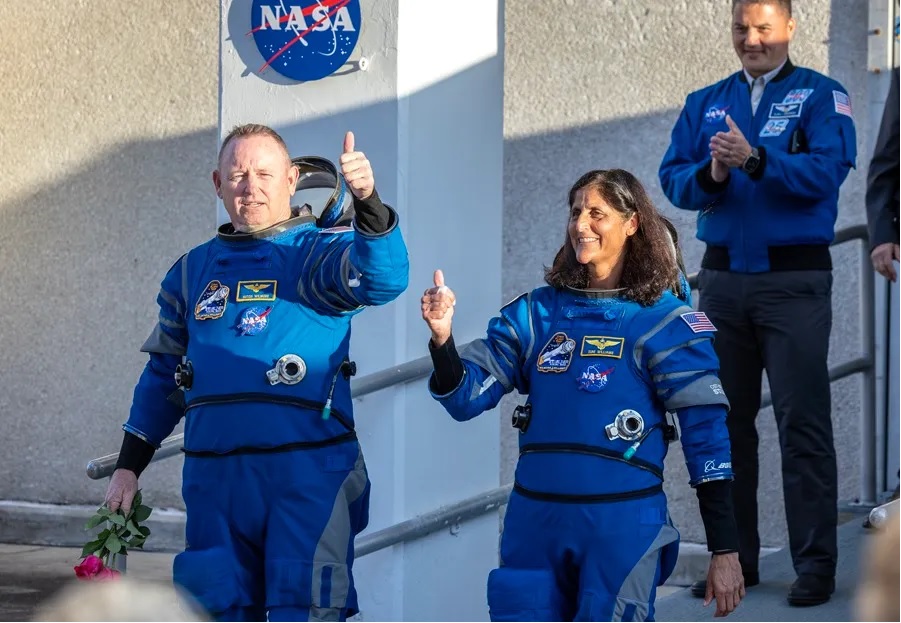 Astronautas varados regresaron a la Tierra desde la Estación Internacional