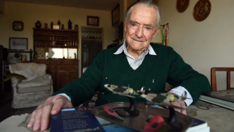 Murió el héroe argentino que combatió a los nazis; Ronnie Scott tenía 107 años