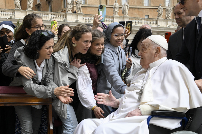 El papa Francisco saludó a los fieles en la misa del Domingo de Ramos