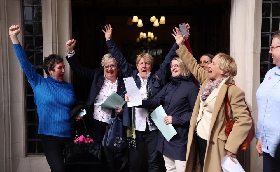 La Corte Suprema británica limita la determinación legal de una «mujer» al sexo biológico; la comunidad LGBTIQ+, en alerta