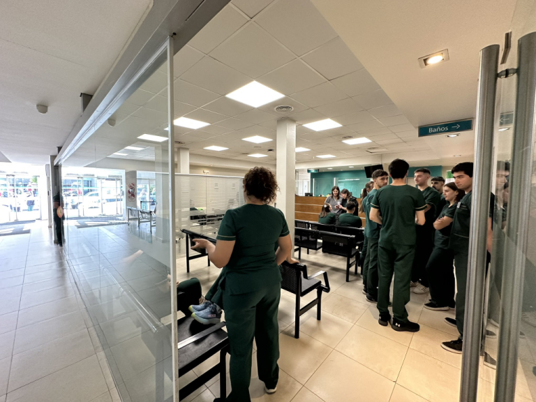 Rinden su examen final 55 futuros médicos formados en la universidad pública