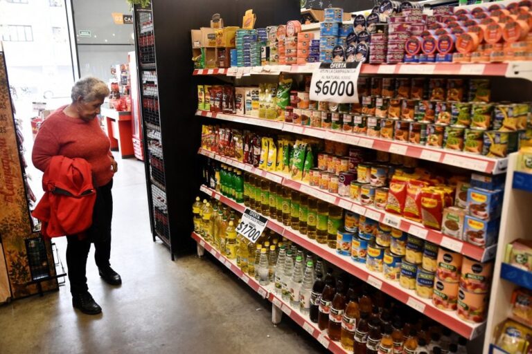 El Gobierno promueve que los supermercados rechacen listas con subas de precios