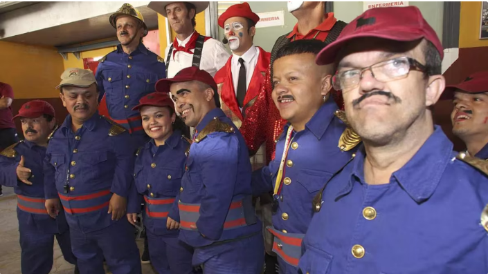 El Congreso español busca prohibir los espectáculos de personas con enanismo y abre el debate sobre si es trabajo o humillación