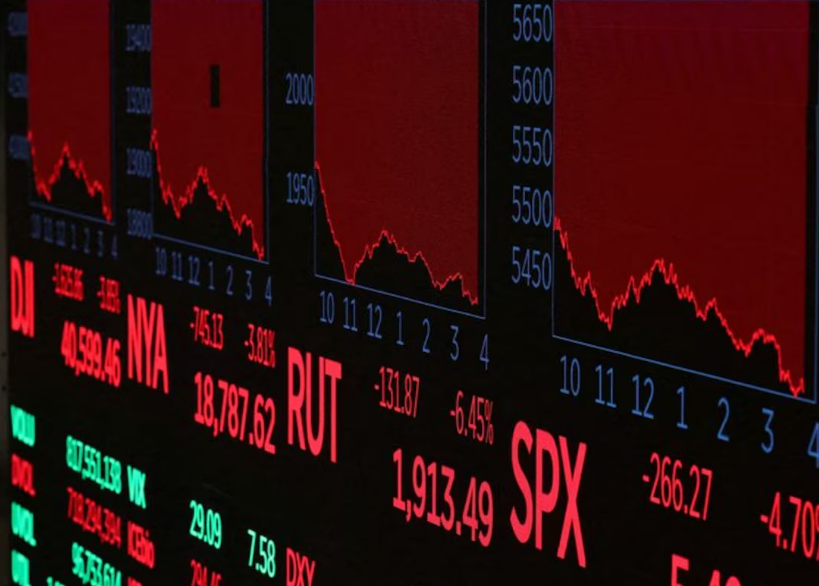 Tras un miércoles histórico, las acciones registraron fuertes caídas en Wall Street