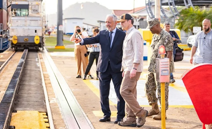 El secretario de Defensa reafirmó la soberanía de Panamá sobre su Canal
