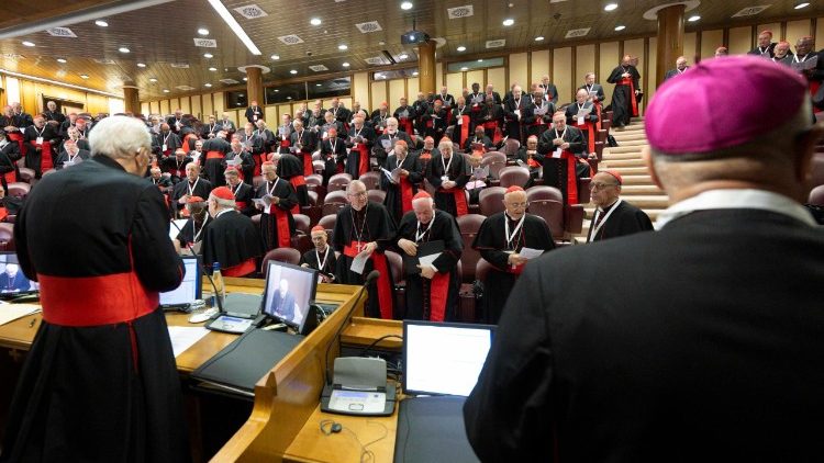 Cardenales piden a los fieles seguir orando, rumbo al Cónclave