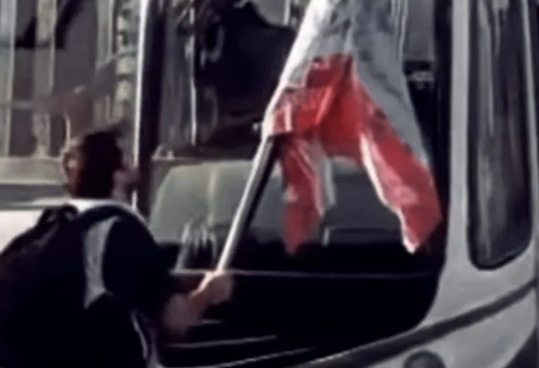 Desde Suteba repudiaron la actitud de un colectivero que casi atropella a un docente durante la marcha universitaria en Mar del Plata