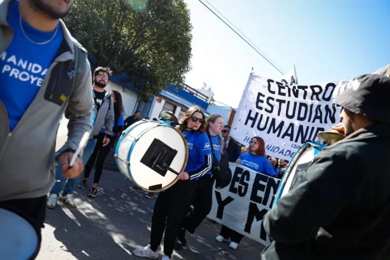 Universitarios vuelven a marchar en Mar del Plata por salarios, jubilaciones y presupuesto educativo
