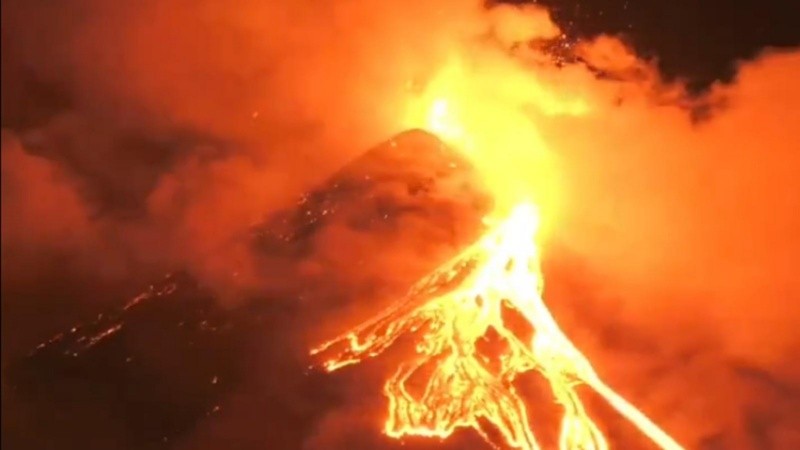 Italia: nueva erupción del volcán Etna en Sicilia