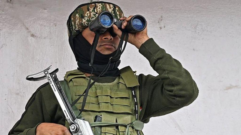 India y Pakistán se culpan mutuamente por la escalada de tensiones militares