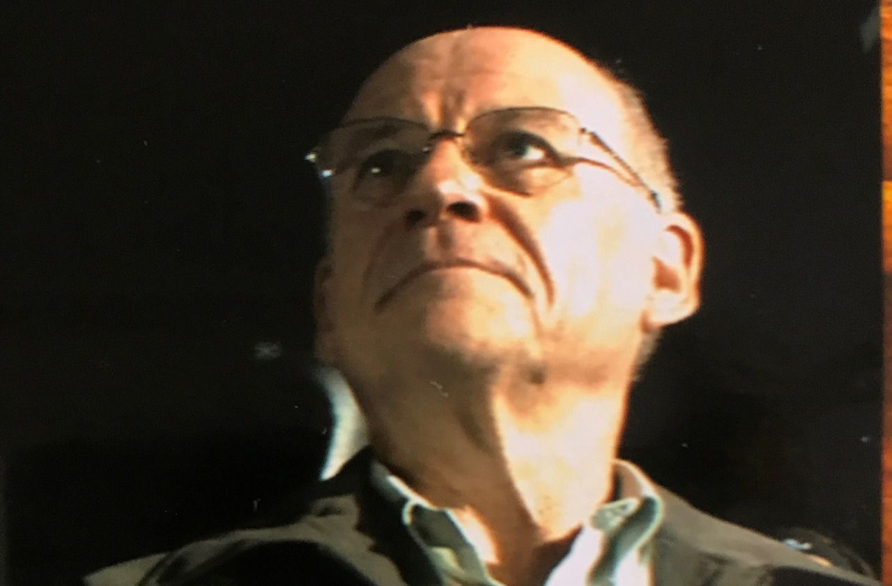 Francia: 20 años de prisión para excirujano acusado de agredir sexualmente a 299 personas, en su mayoría niños