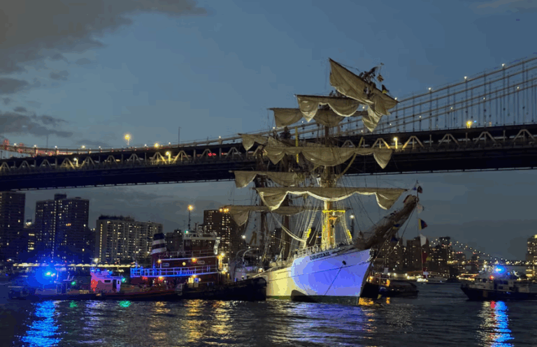 Estados Unidos: buque mexicano impactó contra puente de Brooklyn, en Nueva York, dejando dos muertos y al menos veinte heridos