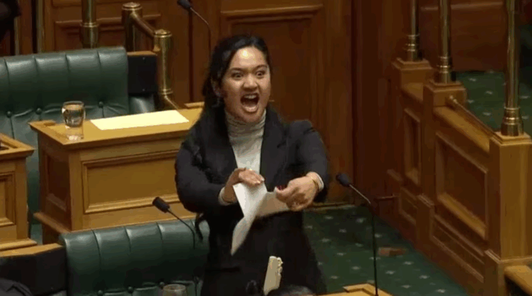 Nueva Zelanda: piden suspender a tres legisladores que protestaron con un haka maorí