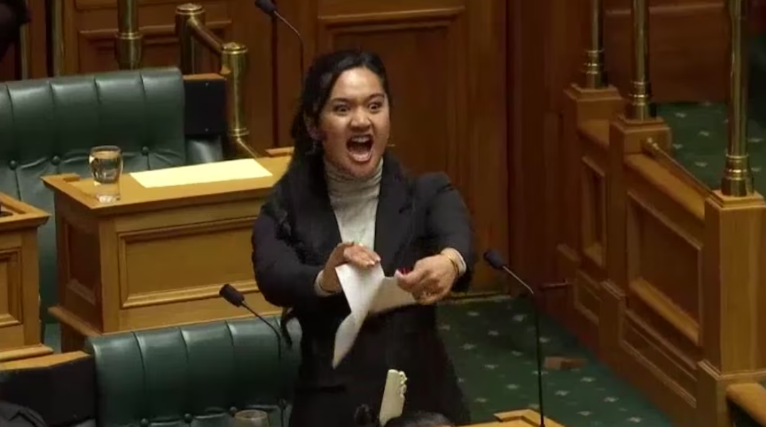 Nueva Zelanda: piden suspender a tres legisladores que protestaron con un haka maorí