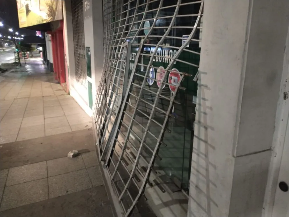 Violentaron una persiana metálica en un comercio de puerto: atrapan a un menor de 16 años
