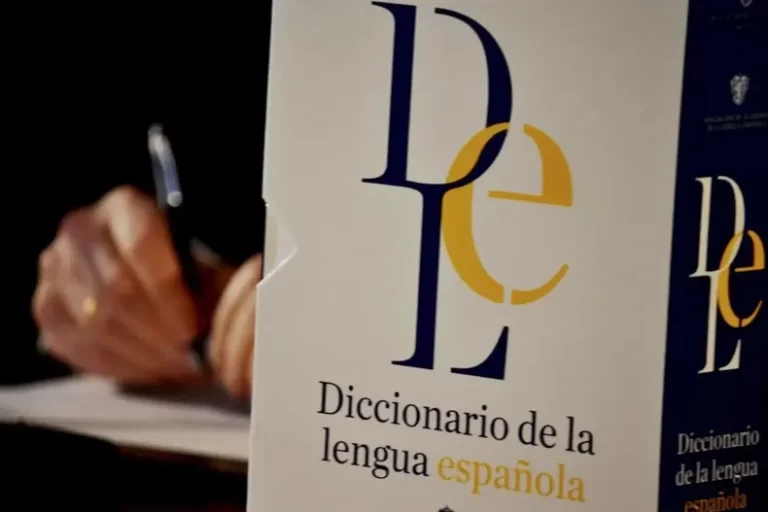 Ahora «almóndiga», «murciégalo» y «toballa» están en el diccionario de la Real Academia Española
