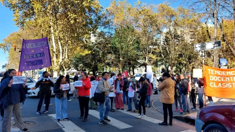 Sectores disidentes a la conducción de Suteba aseguran que fue «muy fuerte» el acatamiento al paro