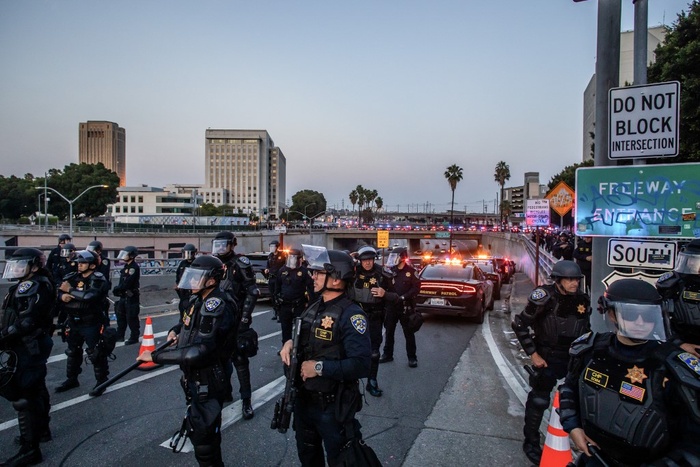 Estados Unidos: rige en Los Ángeles el toque de queda tras las protestas contra las deportaciones; ya detuvieron a más de 20 personas