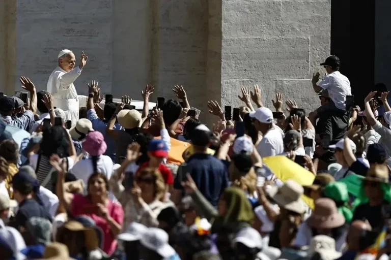 León XIV defendió el matrimonio heterosexual y criticó el aborto