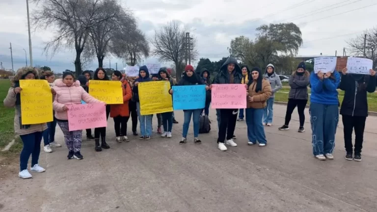 La Justicia convocó a padres de alumnos rurales y al Consejo Escolar para mediar en el conflicto por el transporte