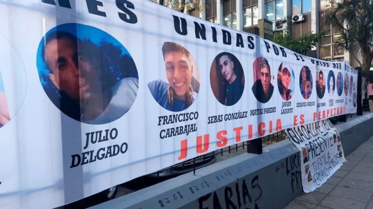 Familiares de víctimas marcharon a Tribunales en Mar del Plata para exigir justicia