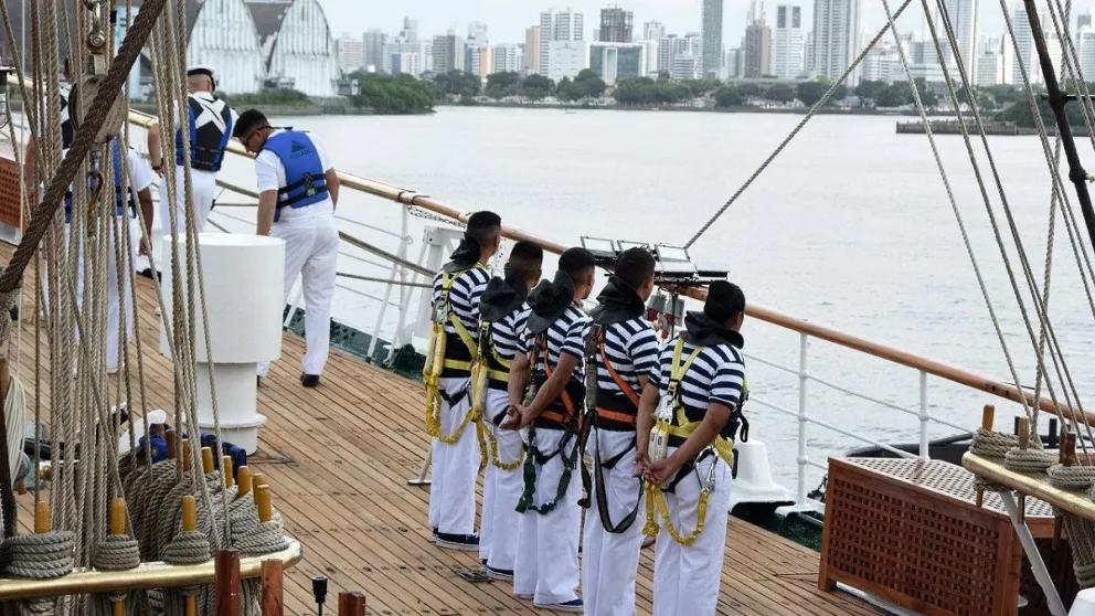 Una ciudad de Brasil recibió cálidamente a la Fragata Libertad