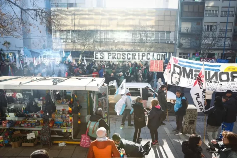 Movilización en Mar del Plata en rechazo al fallo judicial contra Cristina Kirchner