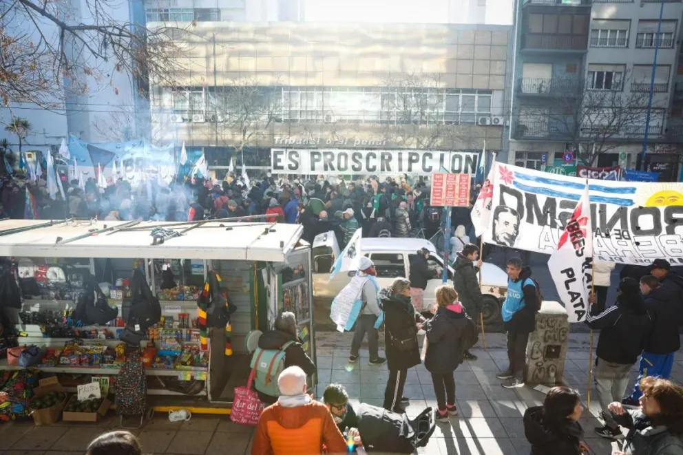 Movilización en Mar del Plata en rechazo al fallo judicial contra Cristina Kirchner