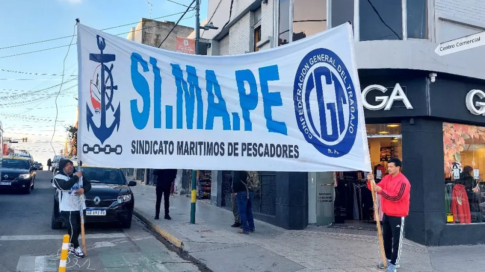 El puerto se moviliza para rechazar despidos, exigir que zarpen los buques y que no se bajen salarios