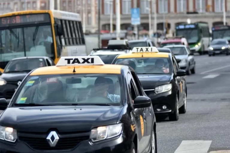 Taxistas reclamaron al municipio que reduzcan las tasas para cambio de titularidad de licencias