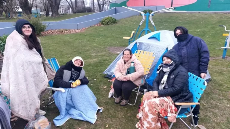 Acampe de fanáticos para ver a Airbag en Mar del Plata