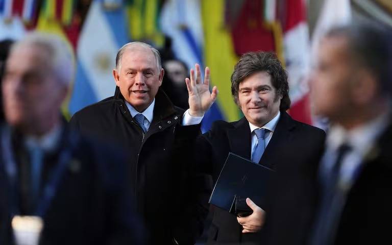 Dos días antes de renunciar, Werthein firmó más de 80 traslados de diplomáticos