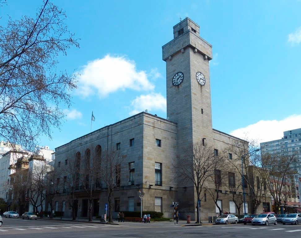 El ejecutivo pidió un mes de prórroga para presentar el presupuesto 2026