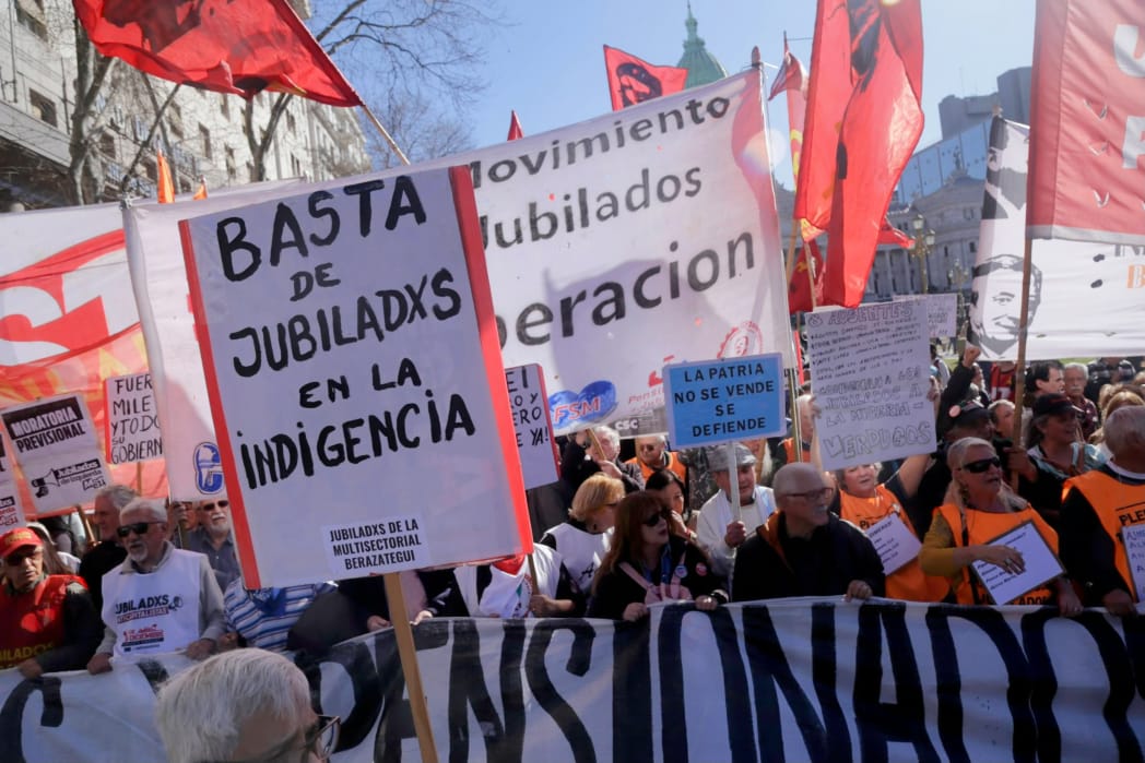 Jubilados presentarán hoy en el Congreso y la Casa Rosada un petitorio de firmas “contra el ajuste”