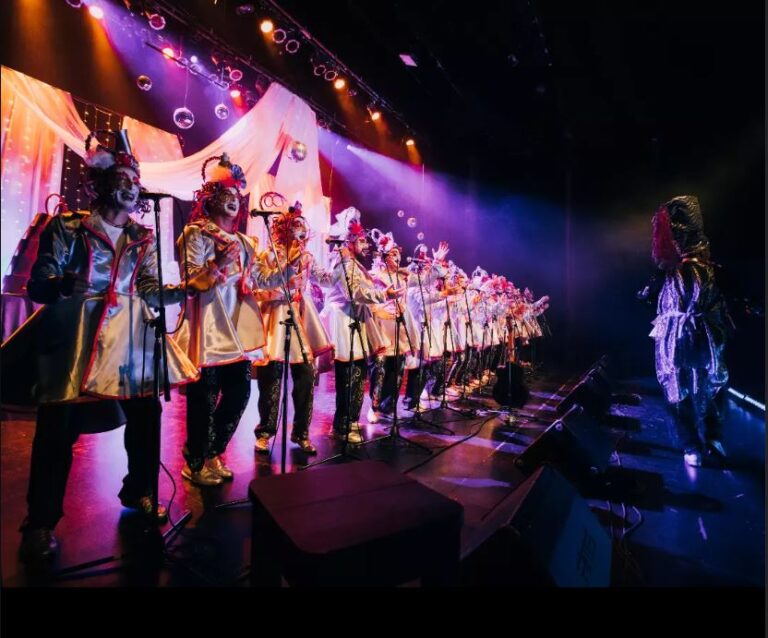 Payasos, acróbatas, presentadores, la obra que utiliza la metáfora del circo para reflexionar se presenta mañana